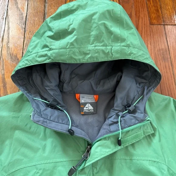 Nike ACG Rain Jacket - Picture 2 of 15